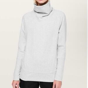 Lululemon High Lines Pullover in Heathered Core Ultra Light Grey Size 8